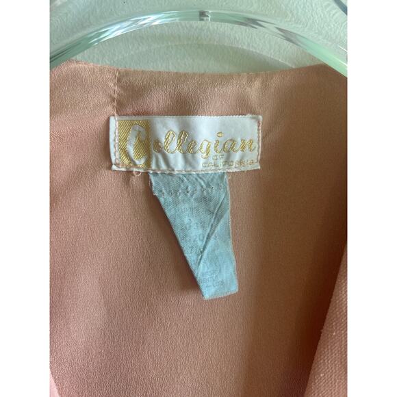 Vintage peach two-piece polyester pants suit size 7/8
70s disco era - Picture 3 of 6